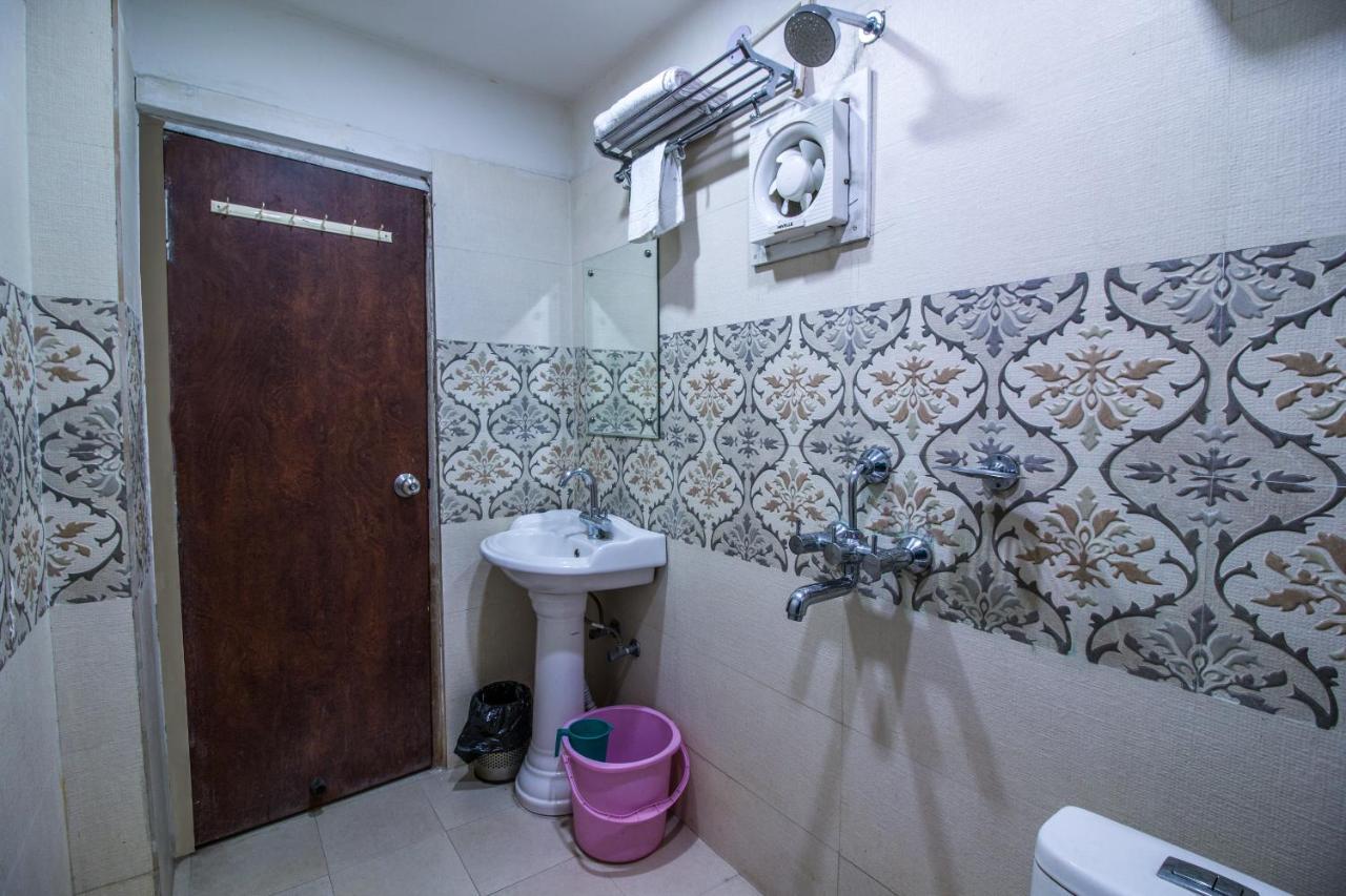 Oyo 14579 The Hangout Jamshedpur Exterior foto